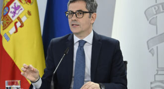 El Ministre de la Presidència, Justícia i de les Relacions amb les Corts, Felix Bolaños, durant la roda de premsa posterior al Consell de Ministres. Pool Moncloa/José Manuel Álvarez